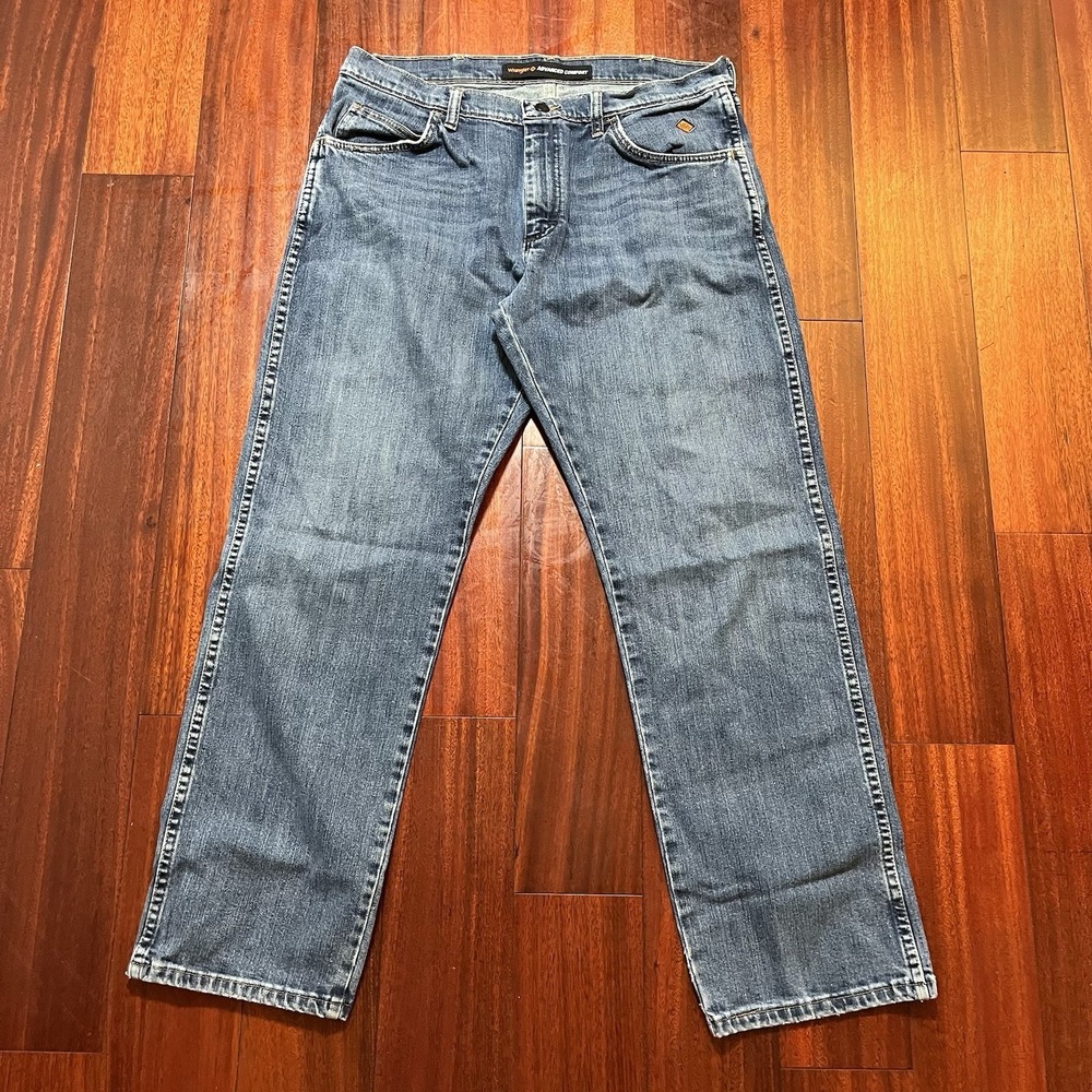Wrangler FR Jeans Mens 34x32 (35x31) Blue Light Wash Advanced Comfort Workwear